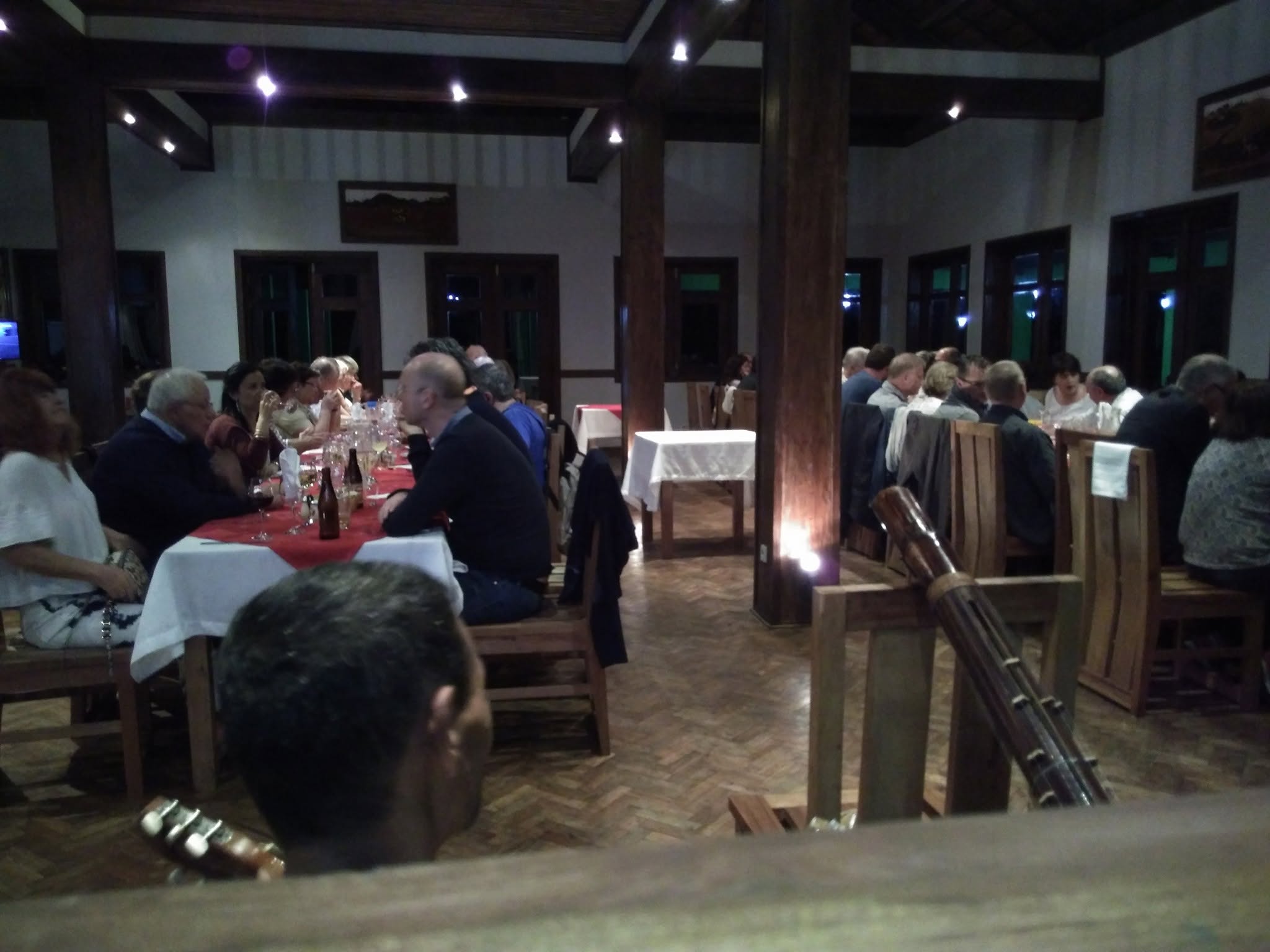 Ambiance de soirée au restaurant