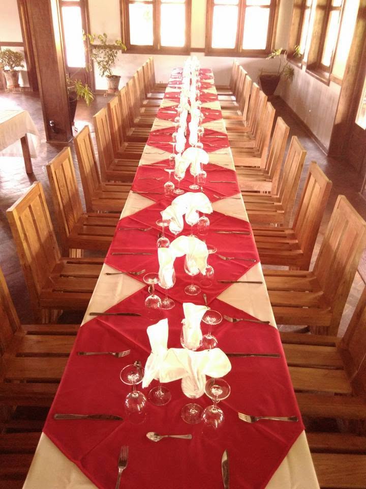 Table dressée au restaurant du Sahatandra River Hotel